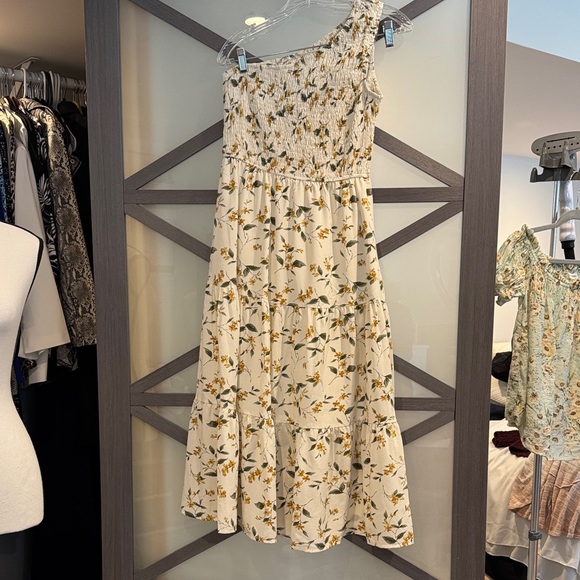Hayden Los Angeles Dresses & Skirts - Hayden Los Angeles  Floral One-Shoulder Dress